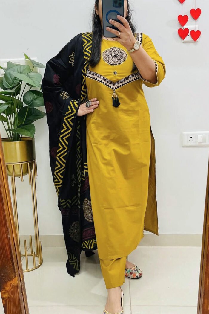 Festive Premium Kurti Pant Dupatta Set - Image 4