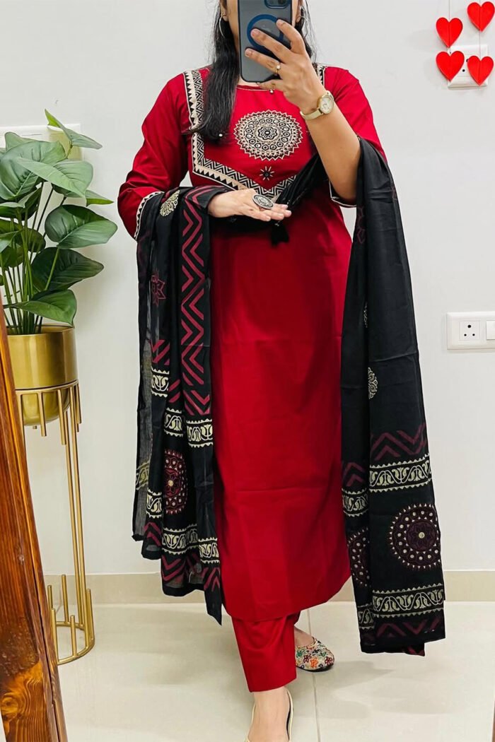 Festive Premium Kurti Pant Dupatta Set - Image 3