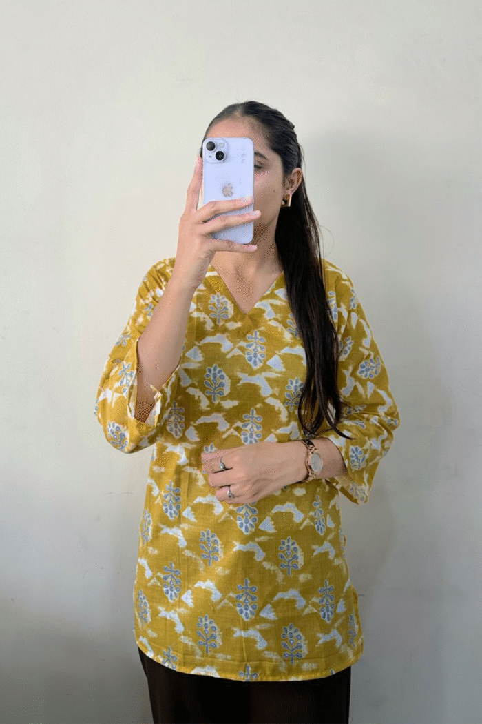 Printed Short Kurta Fow Women V Neck Set - Image 3