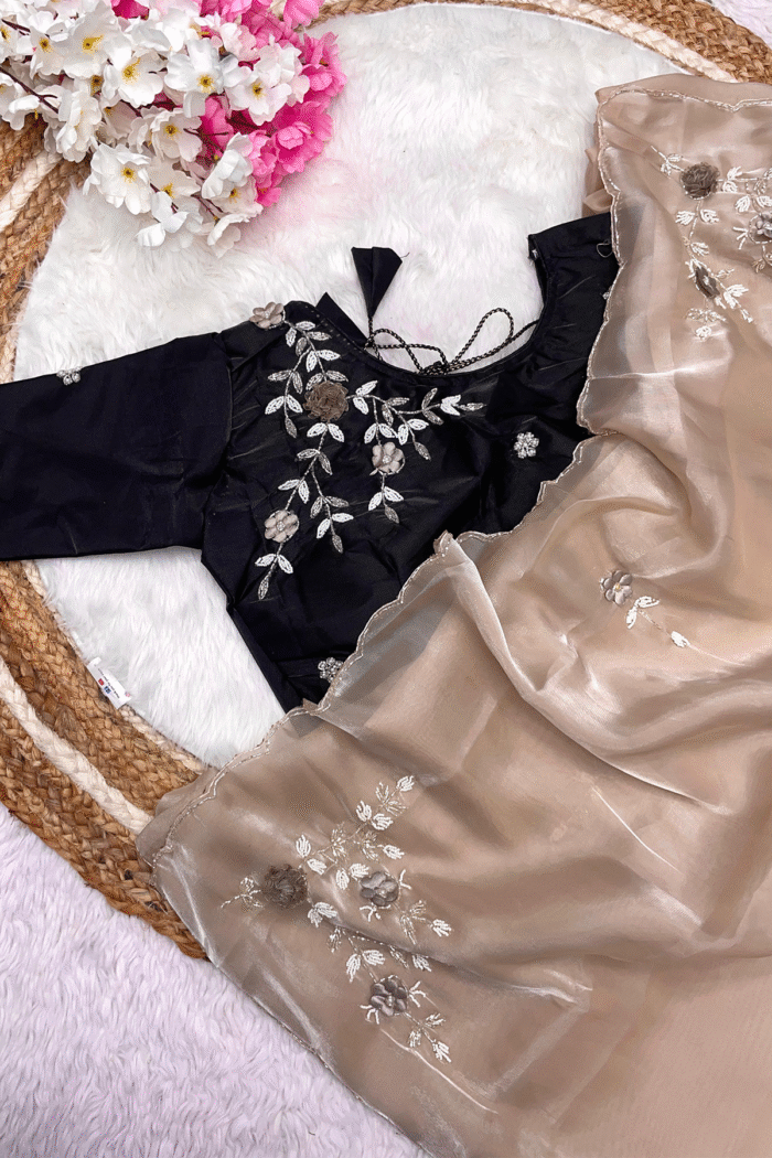 Space Mirror Silk Saree With Beautiful Handwork - Image 5